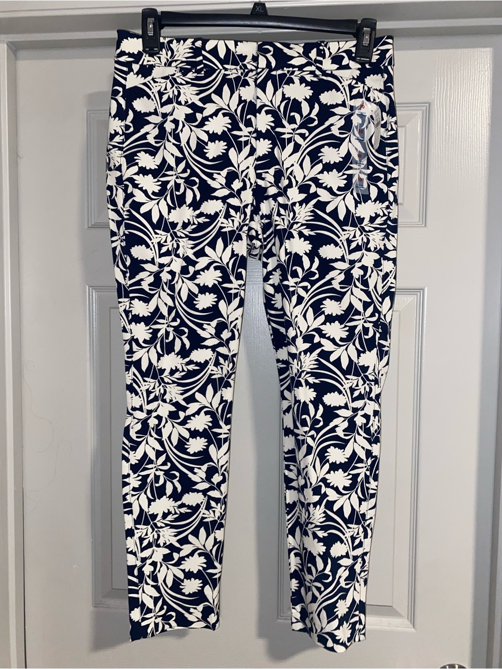 Old Navy Navy & White Floral Cropped Pants